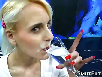 Otobuste sikisen koreliler hayvan kız porno çıplak resmi